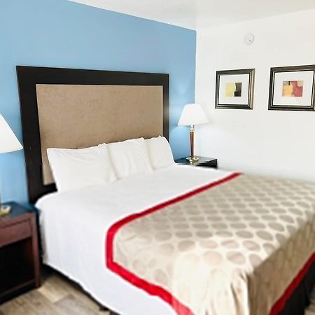 Super 8 By Wyndham Fort Scott Εξωτερικό φωτογραφία