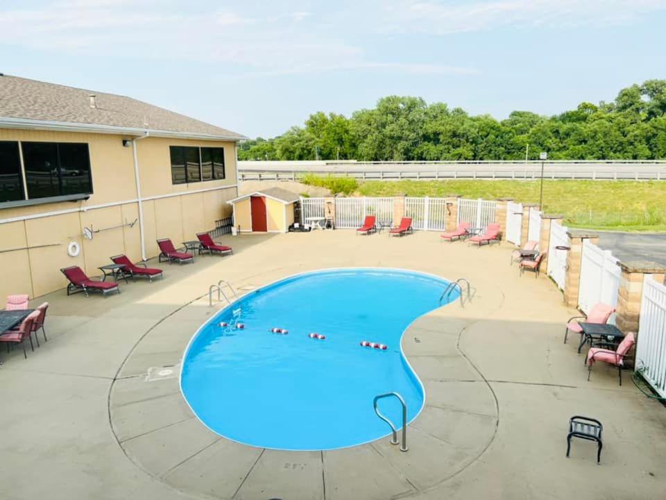 Super 8 By Wyndham Fort Scott Εξωτερικό φωτογραφία