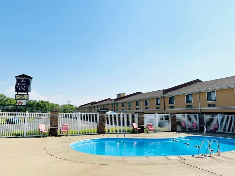 Super 8 By Wyndham Fort Scott Εξωτερικό φωτογραφία