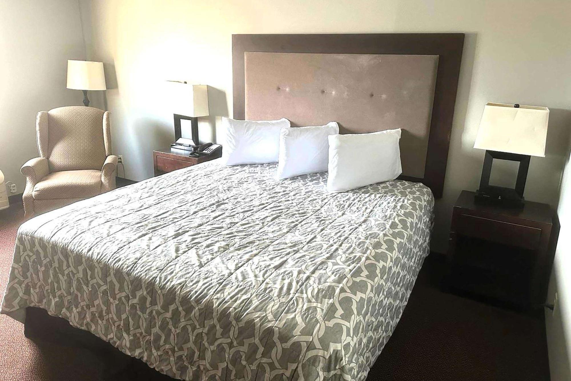 Super 8 By Wyndham Fort Scott Εξωτερικό φωτογραφία
